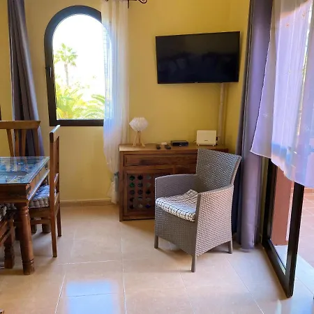 Διαμέρισμα Cosy In Shared Pool 55 M² Κοραλέχο